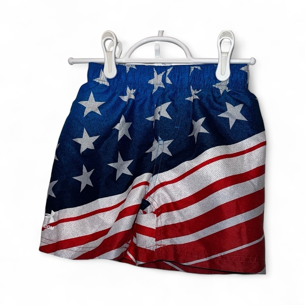 Under Armour boys flag swim trunks sz 5
